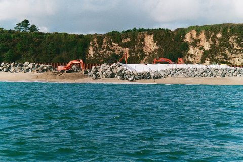 Placing boulders on Carlyon Bay beaches as part of sea defence