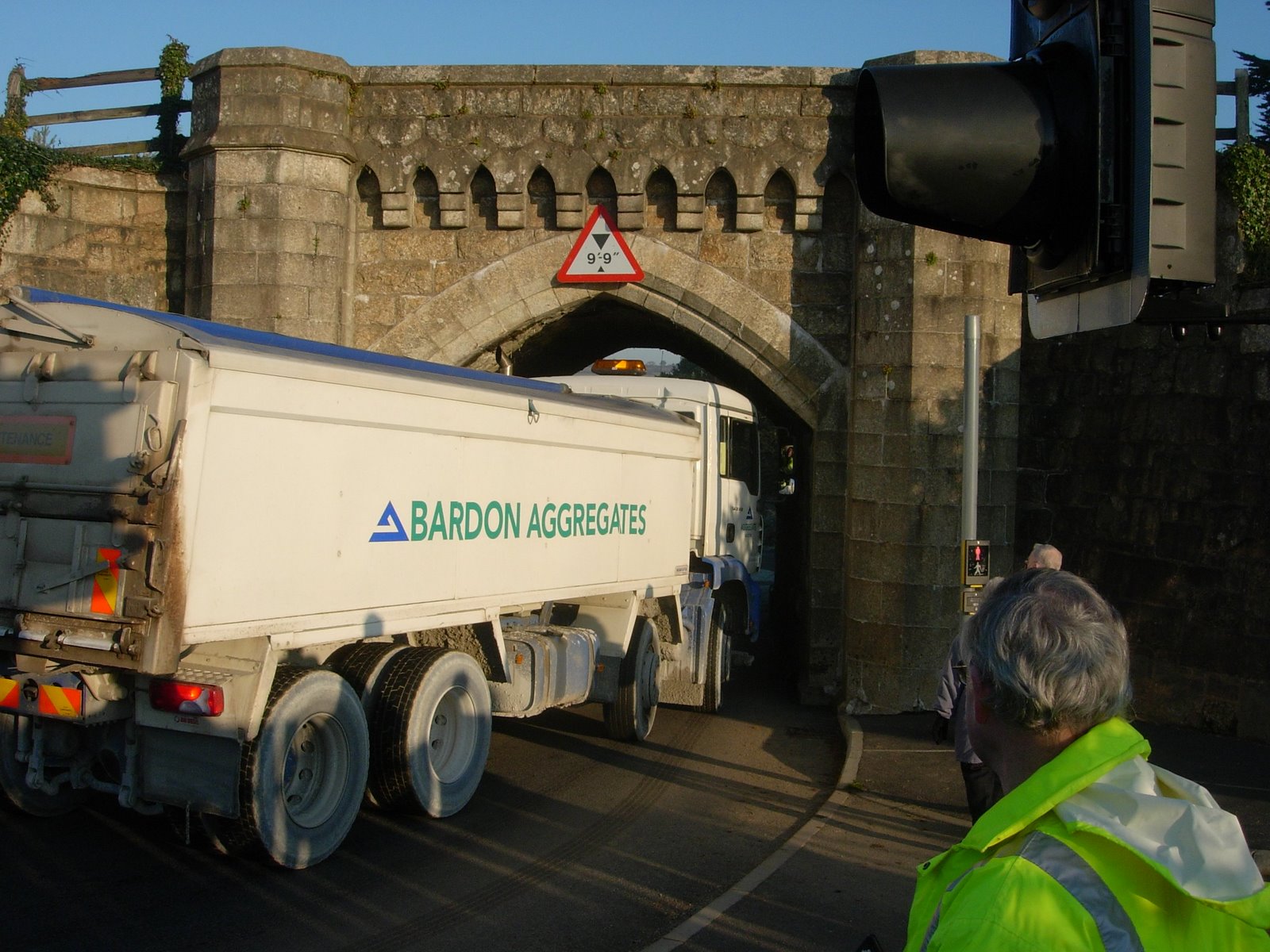 Trial lorry going through arch 